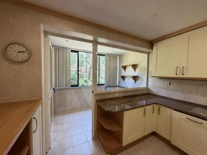 Apartamento T4 para Arrendamento em Carnaxide e Queijas Foto 6
