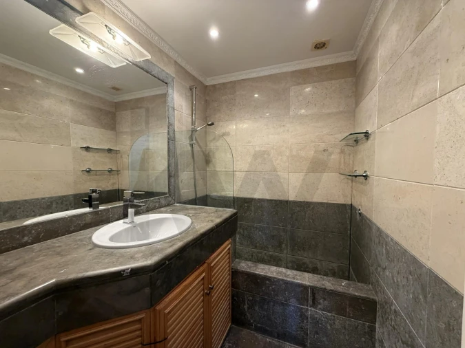 Apartamento T4 para Arrendamento em Carnaxide e Queijas Foto 22