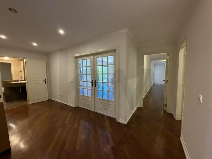 Apartamento T4 para Arrendamento em Carnaxide e Queijas Foto 4