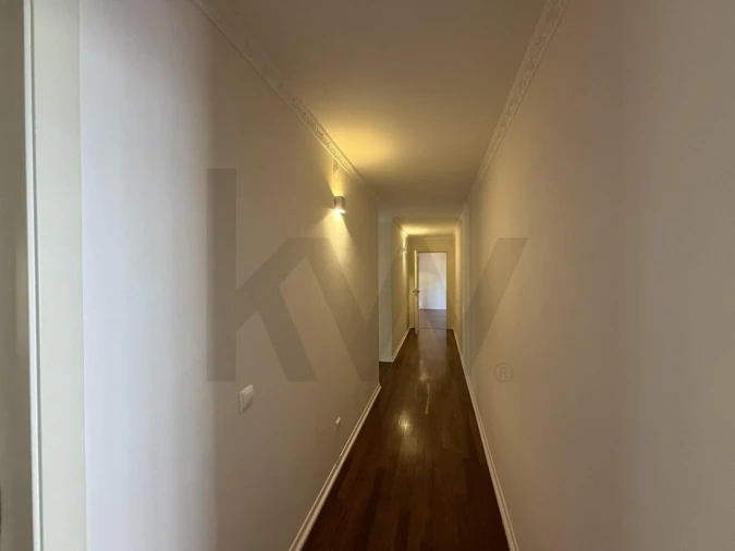 Apartamento T4 para Arrendamento em Carnaxide e Queijas Foto 5