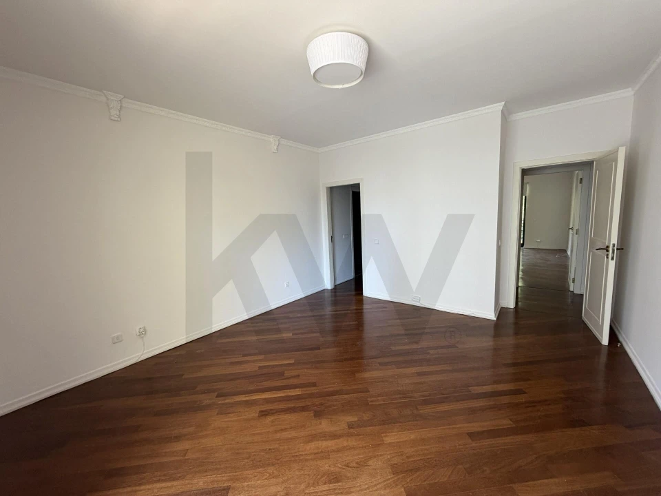 Apartamento T4 para Arrendamento em Carnaxide e Queijas Foto 19