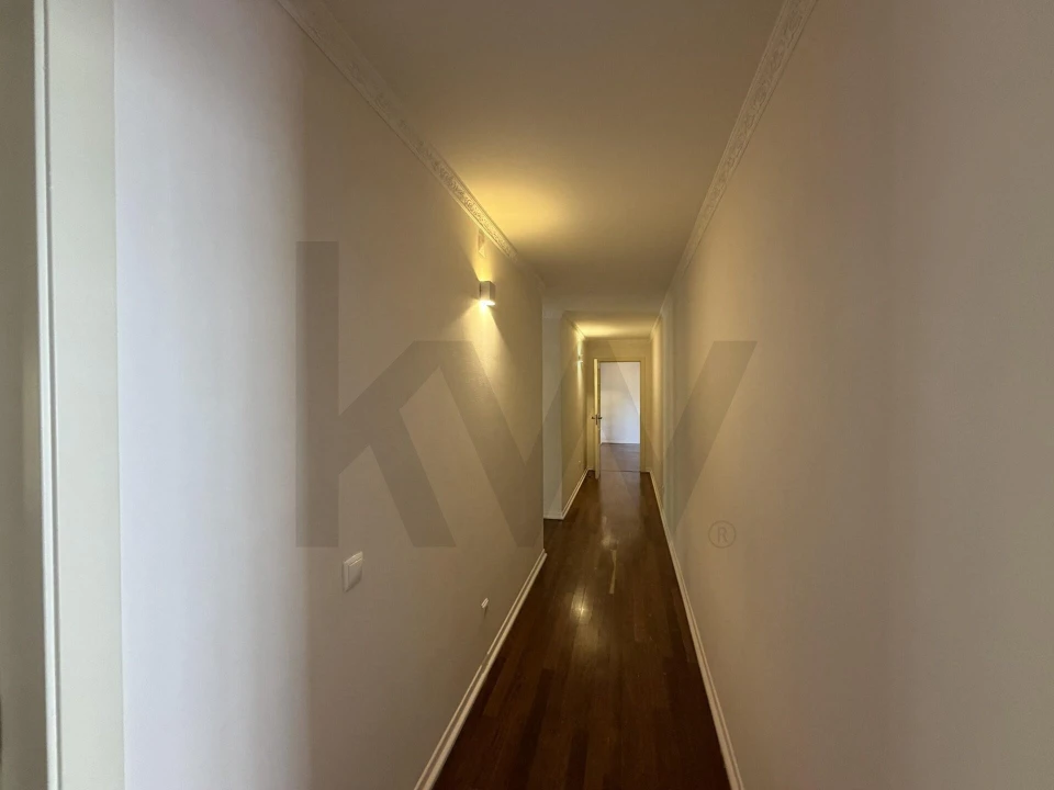 Apartamento T4 para Arrendamento em Carnaxide e Queijas Foto 5