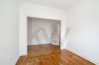 Apartamento T2 para Arrendamento em Algés, Linda-A-Velha e Cruz Quebrada-Dafundo