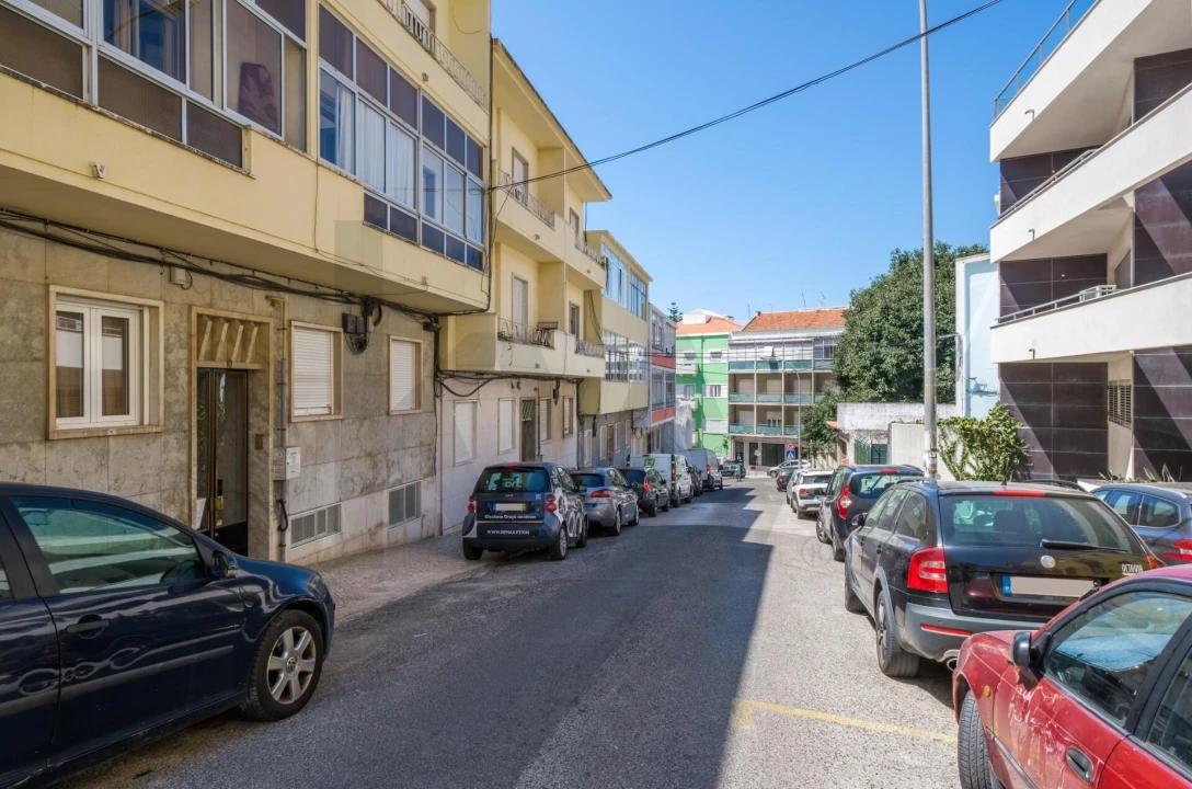 Apartamento T2 para Arrendamento em Algés, Linda-A-Velha e Cruz Quebrada-Dafundo Foto 18
