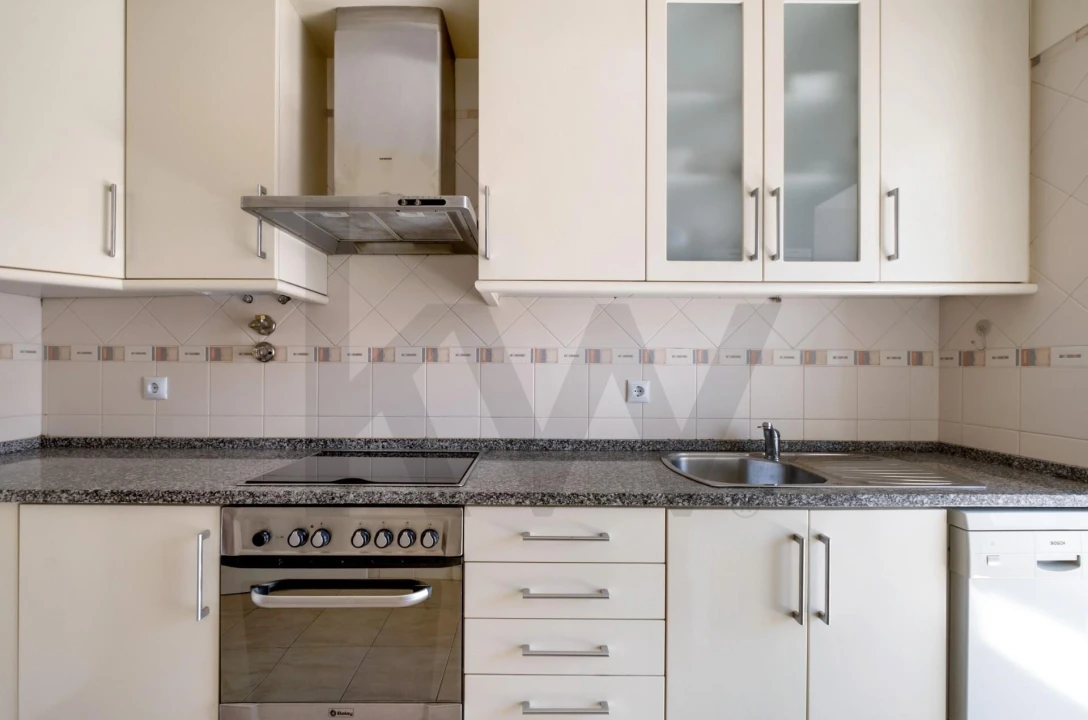 Apartamento T2 para Arrendamento em Algés, Linda-A-Velha e Cruz Quebrada-Dafundo Foto 1