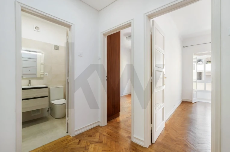 Apartamento T2 para Arrendamento em Algés, Linda-A-Velha e Cruz Quebrada-Dafundo Foto 6