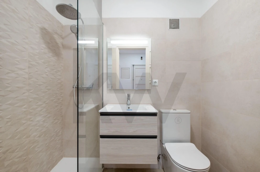 Apartamento T2 para Arrendamento em Algés, Linda-A-Velha e Cruz Quebrada-Dafundo Foto 5