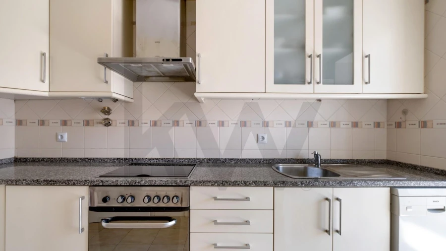 Apartamento T2 para Arrendamento em Algés, Linda-A-Velha e Cruz Quebrada-Dafundo