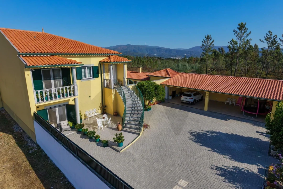 Moradia T4 para Venda em Sarzedo Foto 3