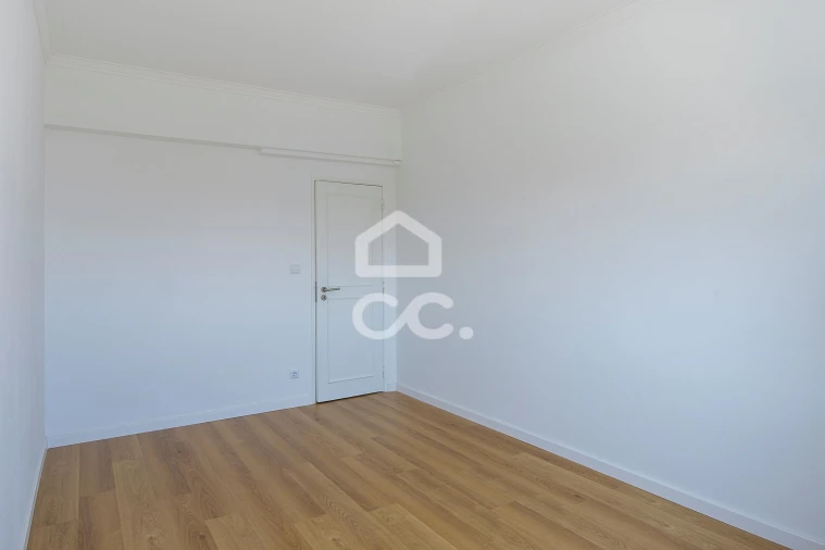 Apartamento T1 para Venda em Amora Foto 13