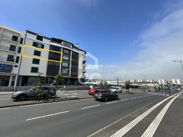 Apartamento T3 para Venda em Ponta Delgada (São Pedro)