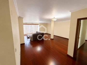 Apartamento T3 para Venda em Ponta Delgada (São Pedro)