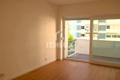Apartamento T3 para Venda em Carnaxide e Queijas