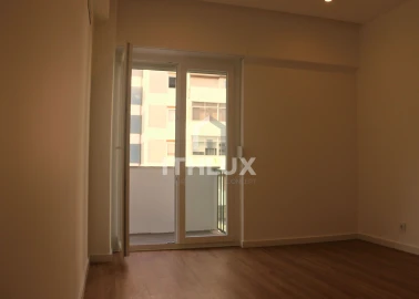 Apartamento T3 para Venda em Carnaxide e Queijas
