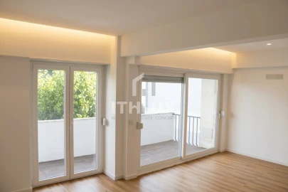 Apartamento T3 para Venda em Carnaxide e Queijas