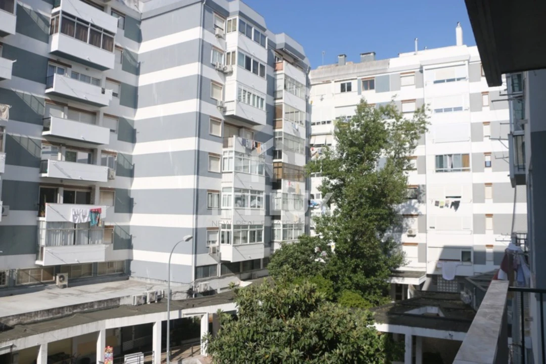 Apartamento T3 para Venda em Carnaxide e Queijas Foto 37