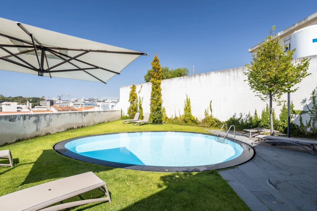 Apartamento T2 para Arrendamento em Santo António Foto 28