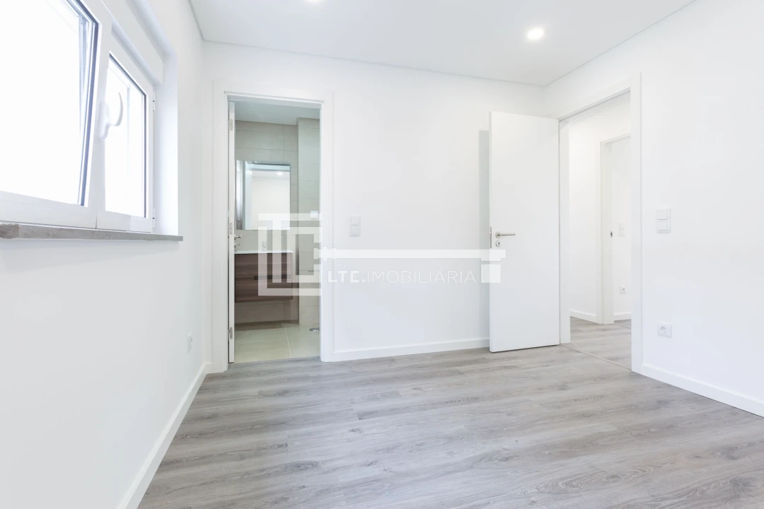 Apartamento T2 para Venda em Odivelas Foto 14