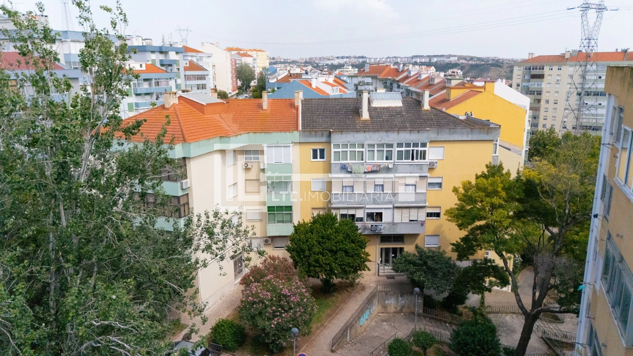 Apartamento T2 para Venda em Odivelas Foto 2