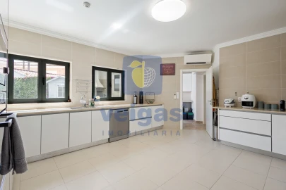 Moradia T4 para Venda em Silveira