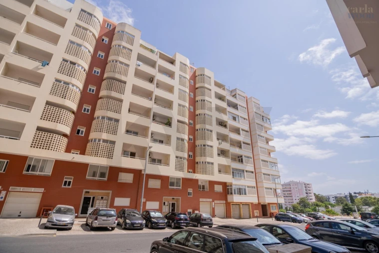 Apartamento T3 para Venda em Portimão Foto 2