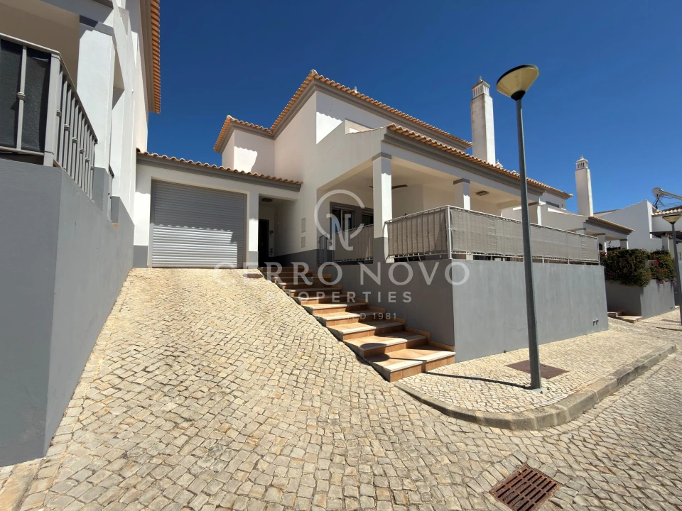 Moradia T3 para Venda em Albufeira e Olhos de Água Foto 1