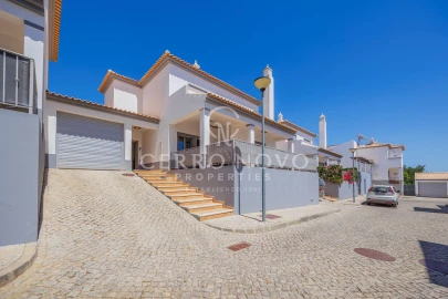Moradia T3 para Venda em Albufeira e Olhos de Água