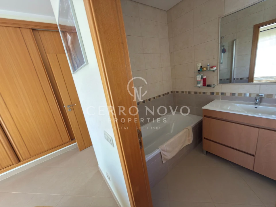 Moradia T3 para Venda em Albufeira e Olhos de Água Foto 23