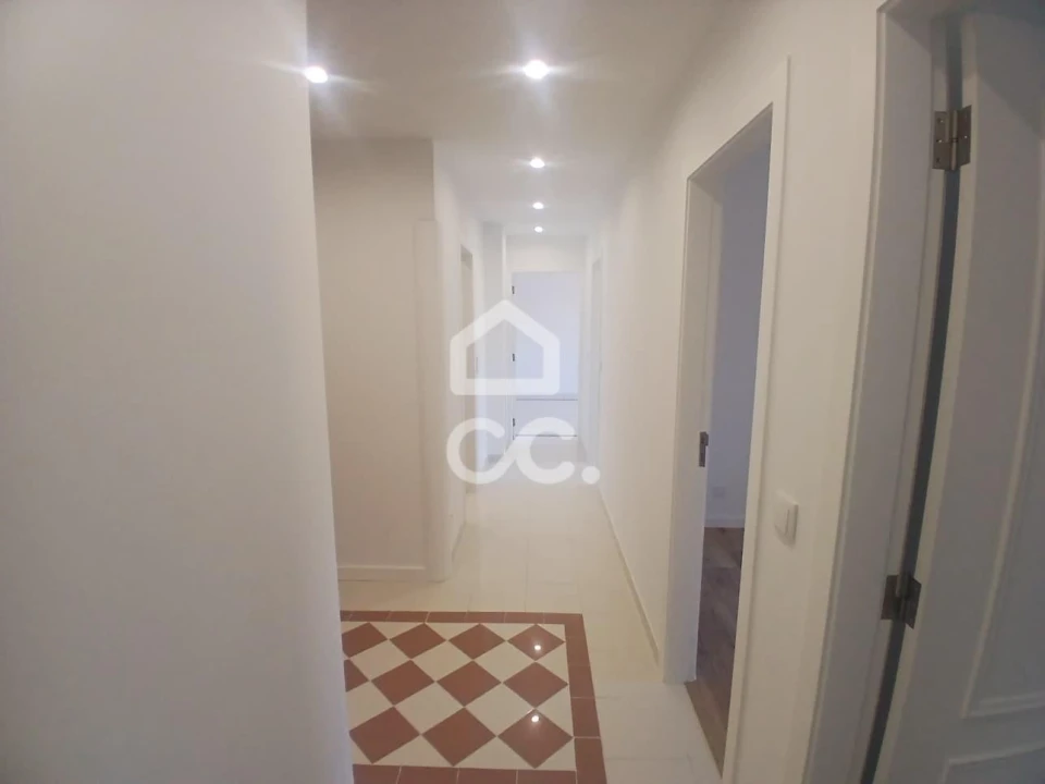 Apartamento T3 para Venda em Laranjeiro e Feijó Foto 3