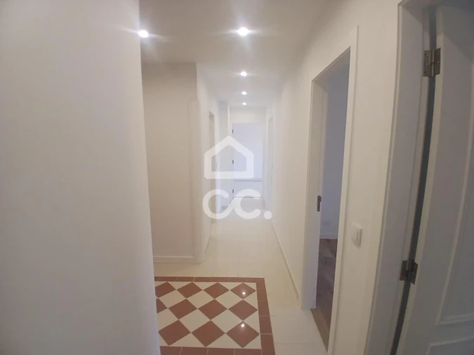 Apartamento T3 para Venda em Laranjeiro e Feijó Foto 3