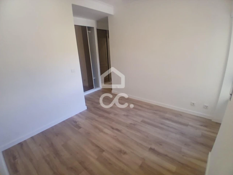 Apartamento T3 para Venda em Laranjeiro e Feijó Foto 31