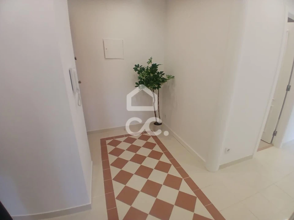 Apartamento T3 para Venda em Laranjeiro e Feijó Foto 2