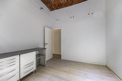 Loja para Venda em Évora (São Mamede, Sé, São Pedro e Santo Antão)