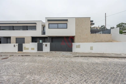 Moradia T4 para Venda em Aldão