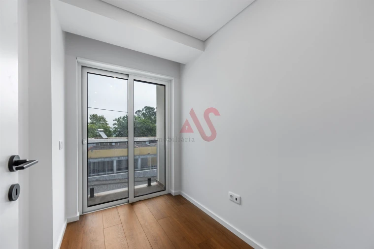 Moradia T4 para Venda em Aldão Foto 11
