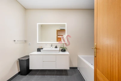 Apartamento T3 para Venda em Lustosa e Barrosas (Santo Estêvão)