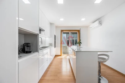 Apartamento T3 para Venda em Lustosa e Barrosas (Santo Estêvão)