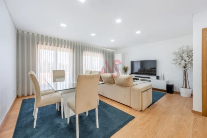 Apartamento T3 para Venda em Lustosa e Barrosas (Santo Estêvão)