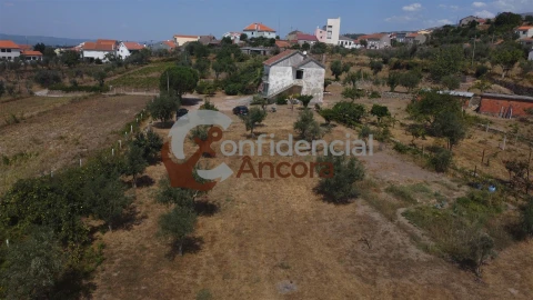 Moradia T3 para Venda em Santa Marinha e São Martinho