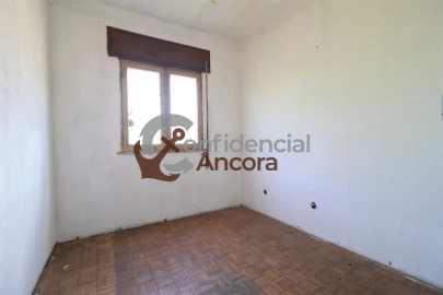 Moradia T3 para Venda em Santa Marinha e São Martinho