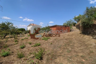 Moradia T3 para Venda em Santa Marinha e São Martinho
