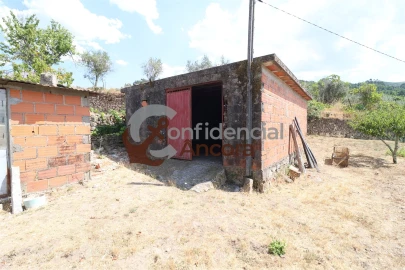 Moradia T3 para Venda em Santa Marinha e São Martinho