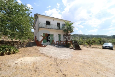 Moradia T3 para Venda em Santa Marinha e São Martinho