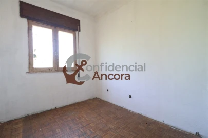 Moradia T3 para Venda em Santa Marinha e São Martinho