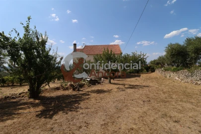 Moradia T3 para Venda em Santa Marinha e São Martinho