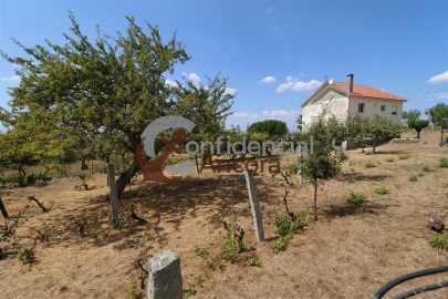 Moradia T3 para Venda em Santa Marinha e São Martinho