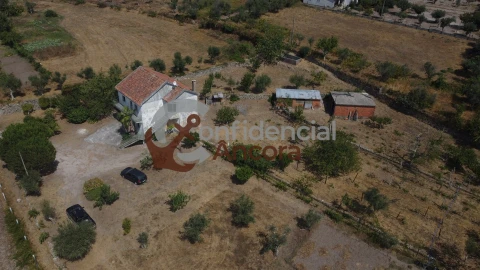 Moradia T3 para Venda em Santa Marinha e São Martinho