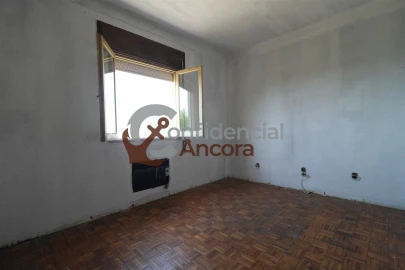 Moradia T3 para Venda em Santa Marinha e São Martinho