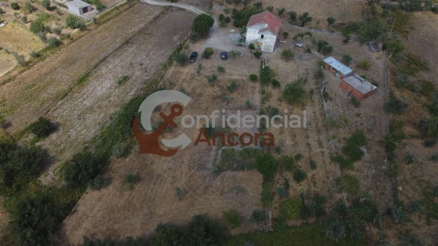Moradia T3 para Venda em Santa Marinha e São Martinho