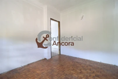 Moradia T3 para Venda em Santa Marinha e São Martinho